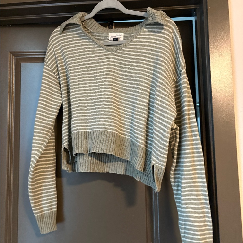 Universal Thread Olive and Cream V-Neck Sweater